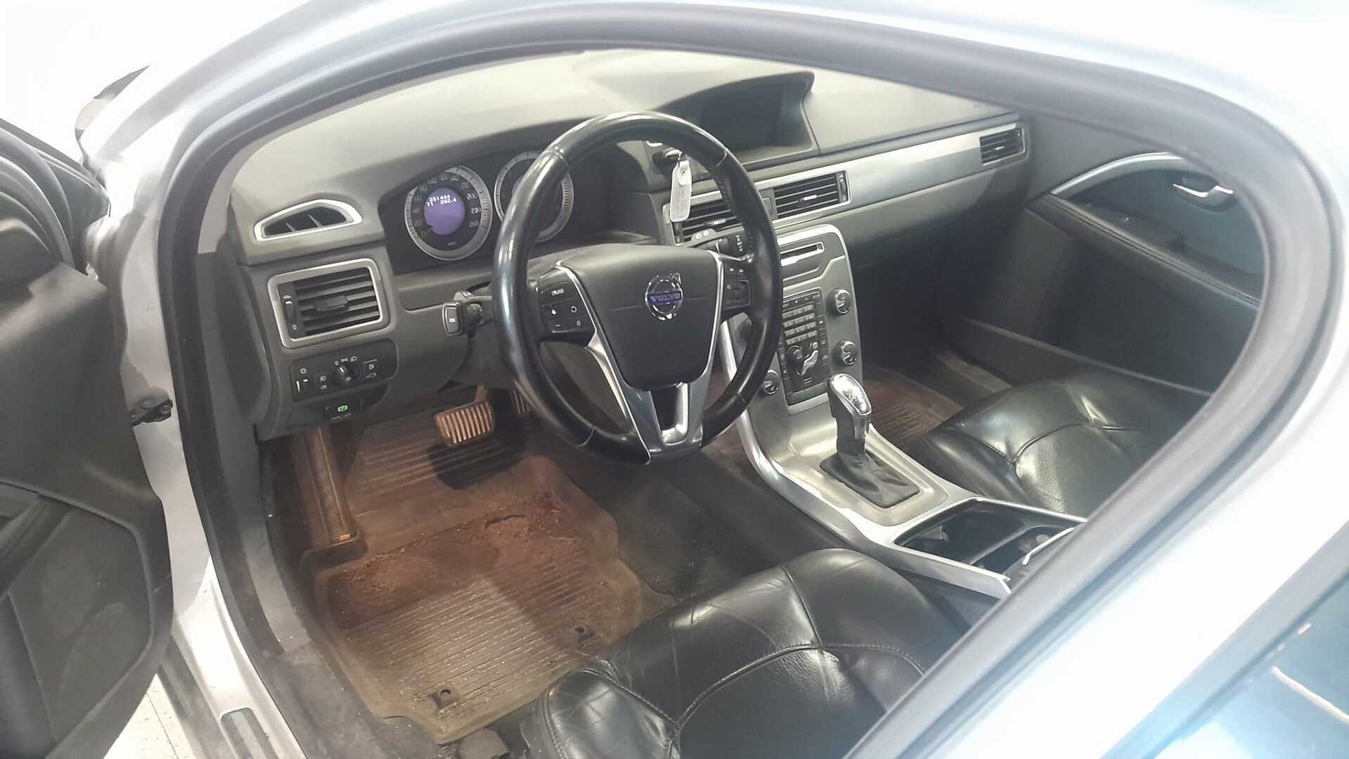 Volvo V70 D4 AWD Momentum aut 2013, kuva 3/3