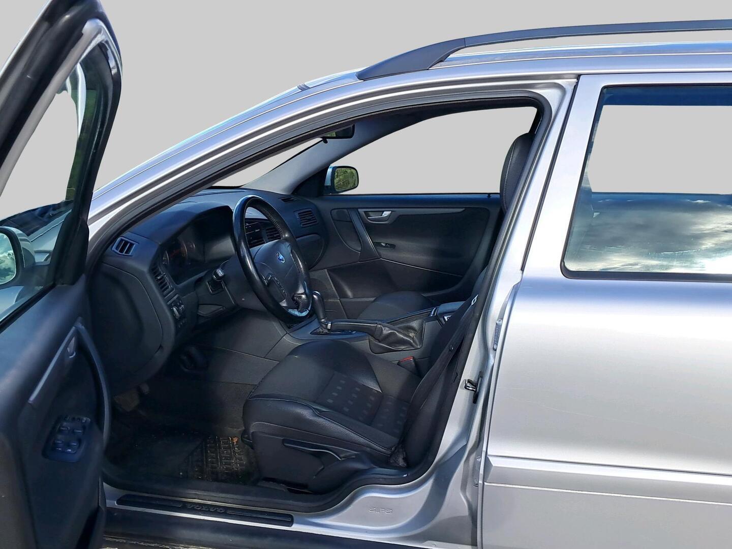 Volvo V70 2,5T Geartronic 2006, kuva 3/6