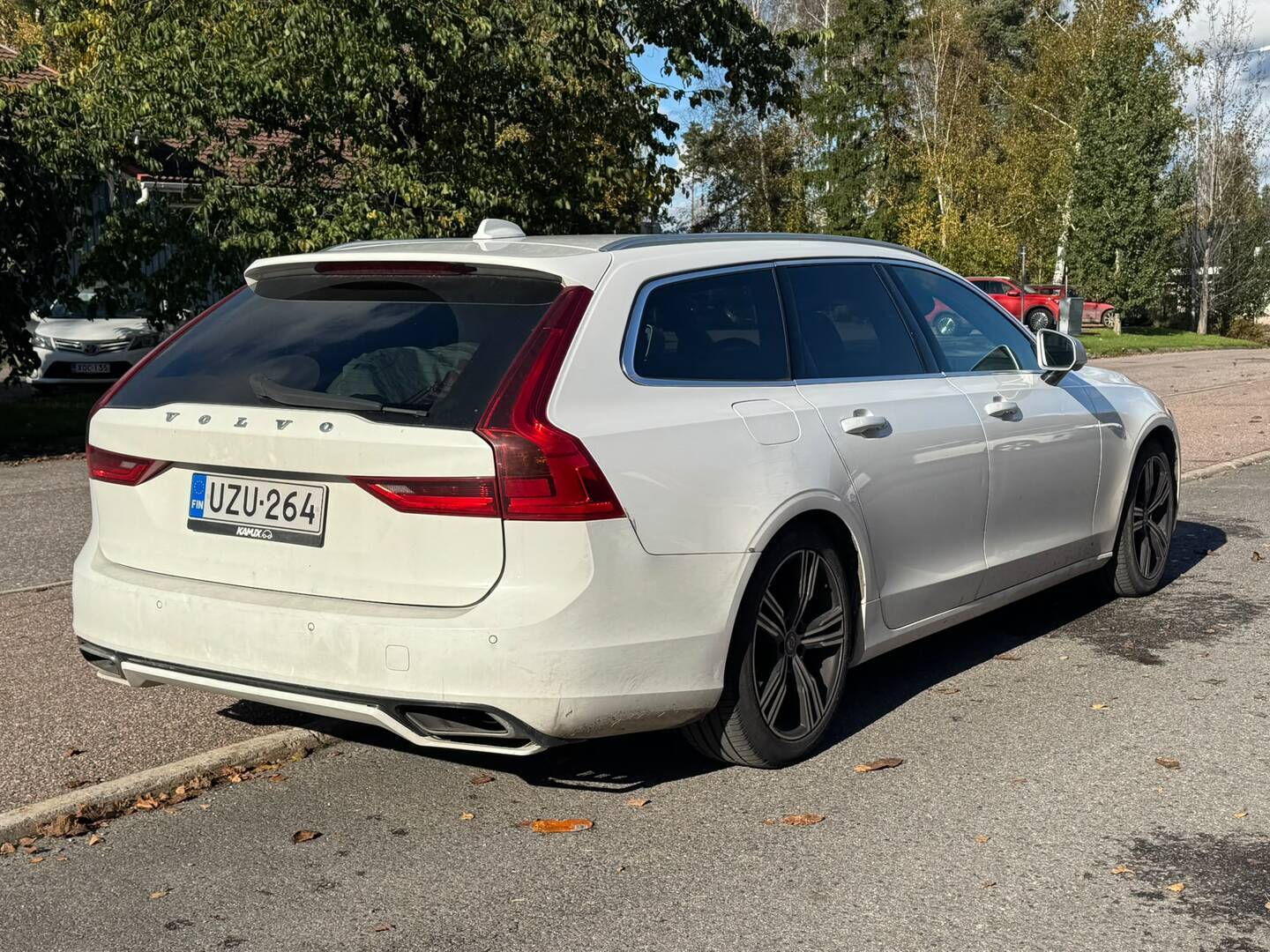 Volvo V90 D4 AWD R-Design aut 2017, kuva 2/3