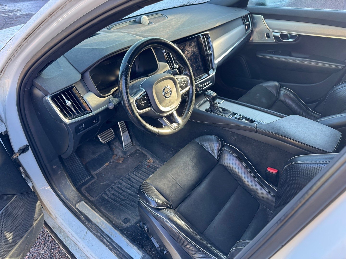 Volvo V90 D4 AWD R-Design aut 2017, kuva 3/3