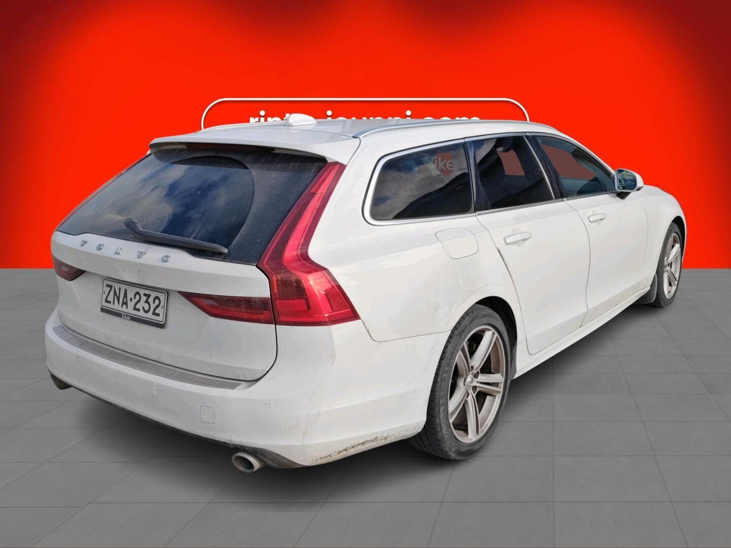 Volvo V90 D3 AWD Momentum aut 2020, bild 2/3