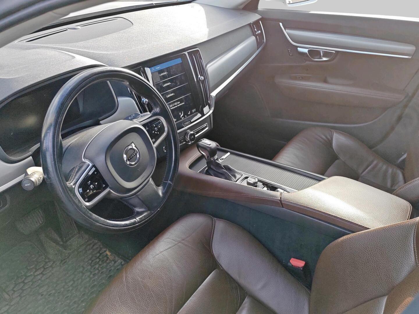 Volvo V90 D3 AWD Momentum aut 2020, bild 3/3