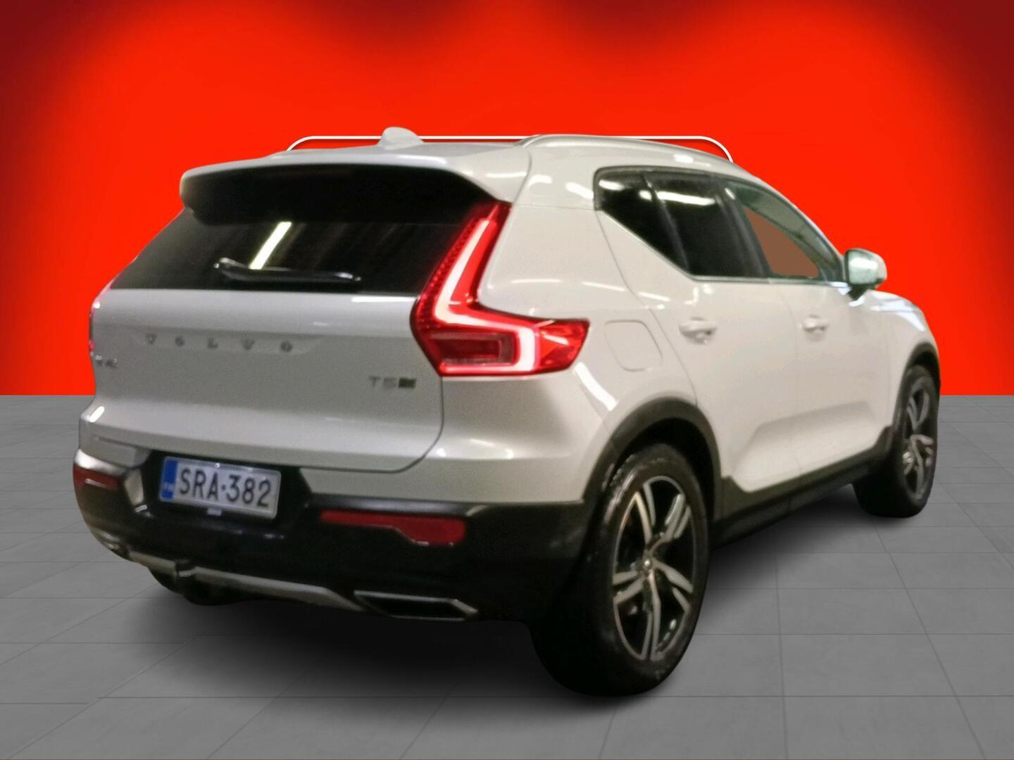 Volvo XC40 2020, kuva 2/3