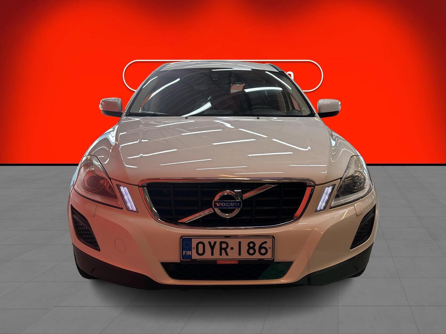 Volvo XC60 D3 AWD Momentum Business aut 2010, kuva 2/24