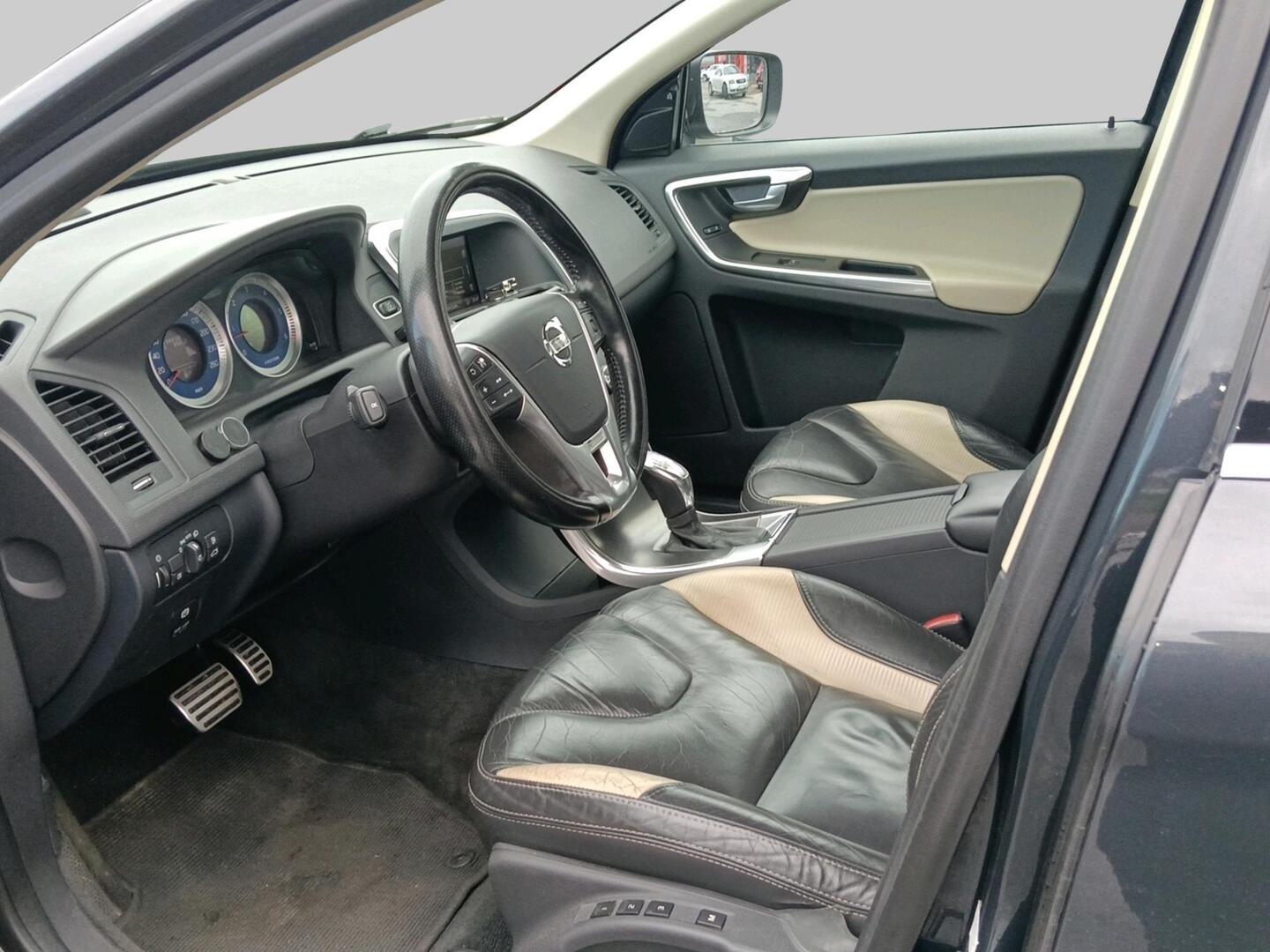 Volvo XC60 D5 AWD R-Design aut 2012, photo 3/41