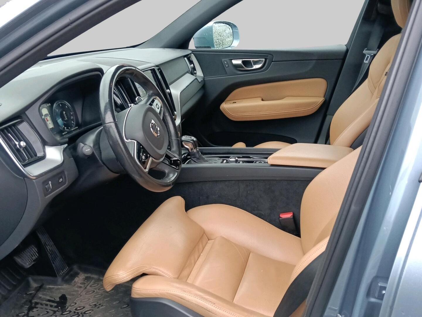 Volvo XC60 D4 AWD Inscription aut 2017, photo 3/3