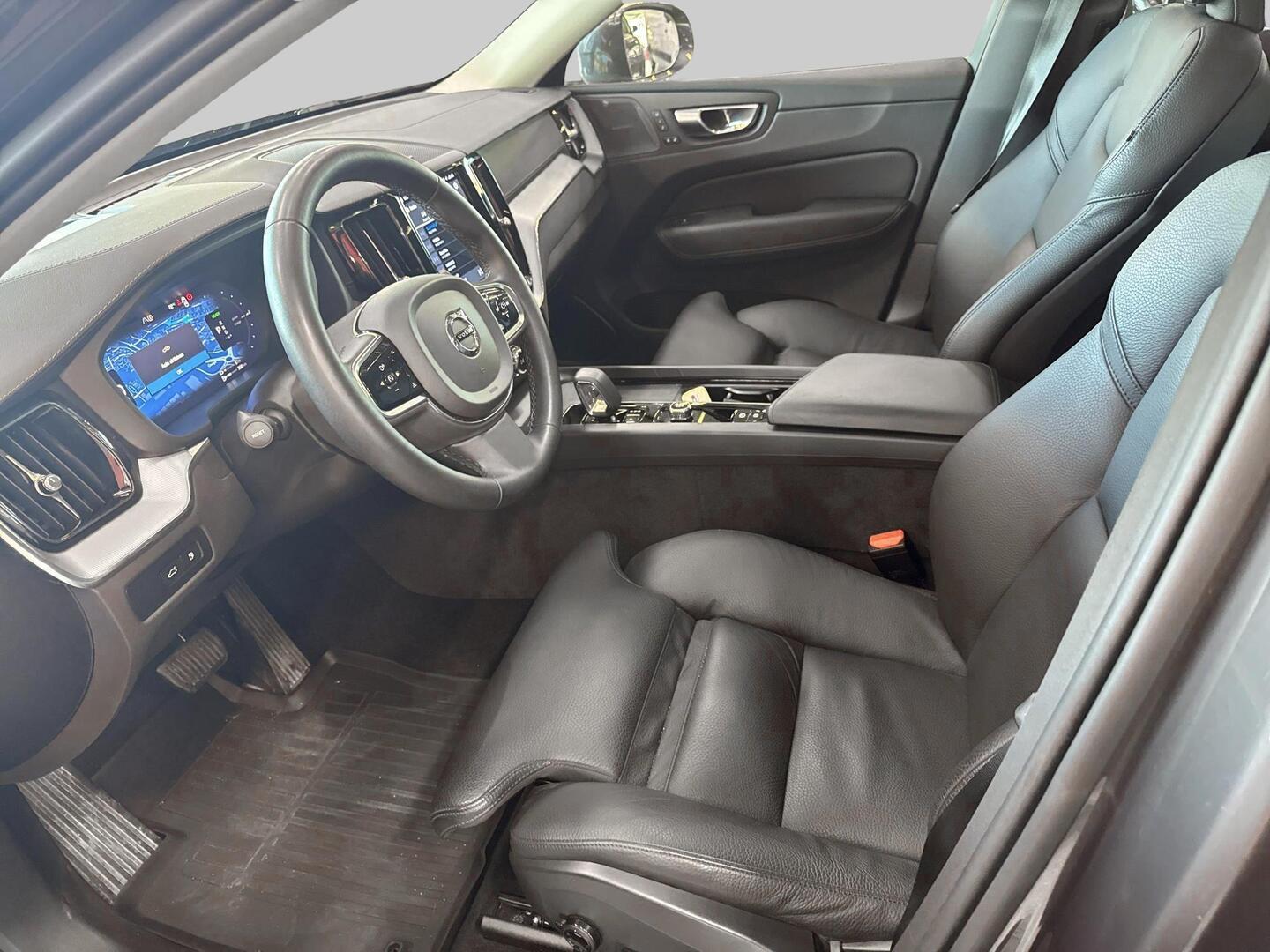 Volvo XC60 2023, photo 3/3