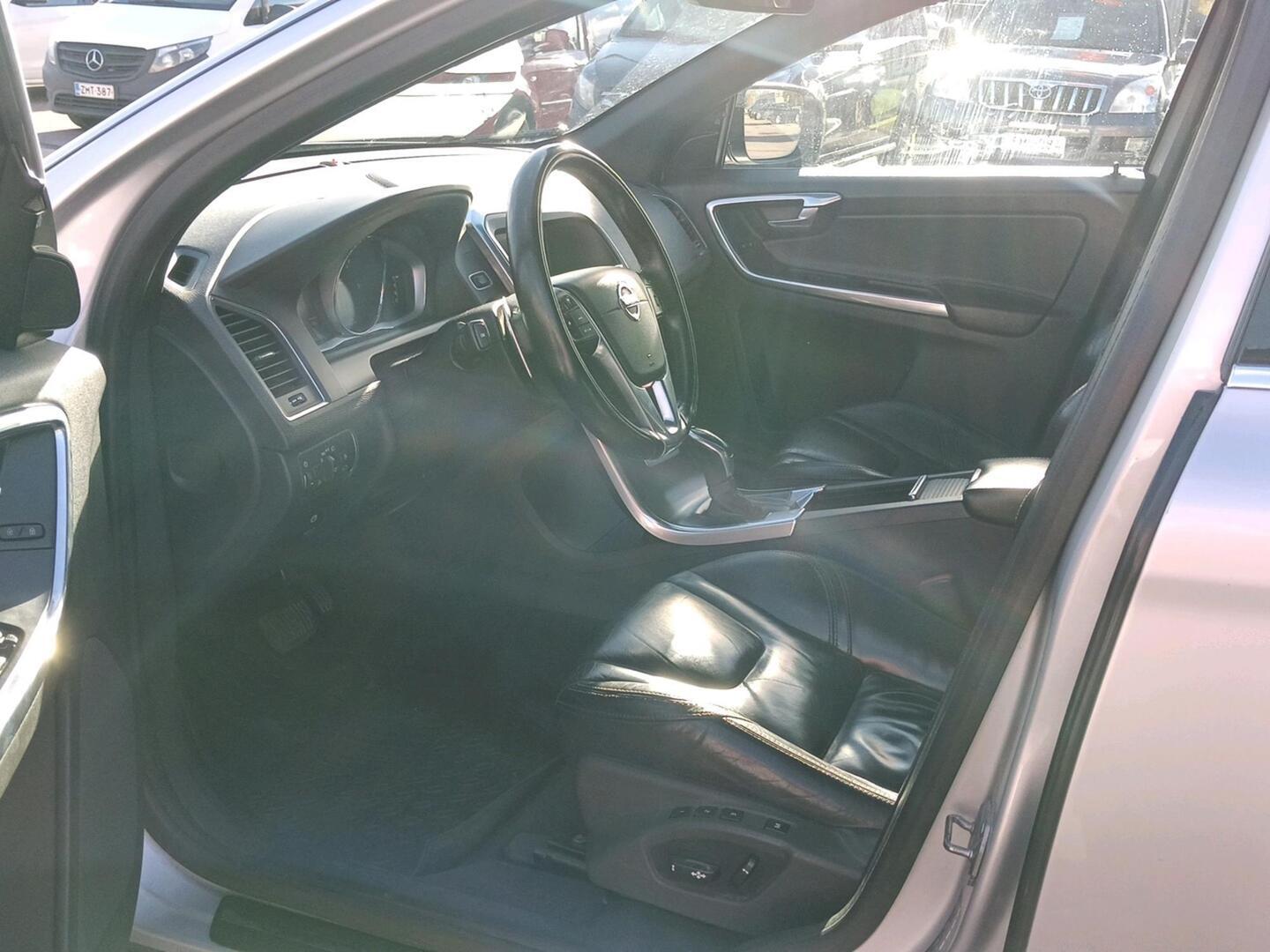 Volvo XC60 D4 AWD Summum aut 2014, bild 3/3