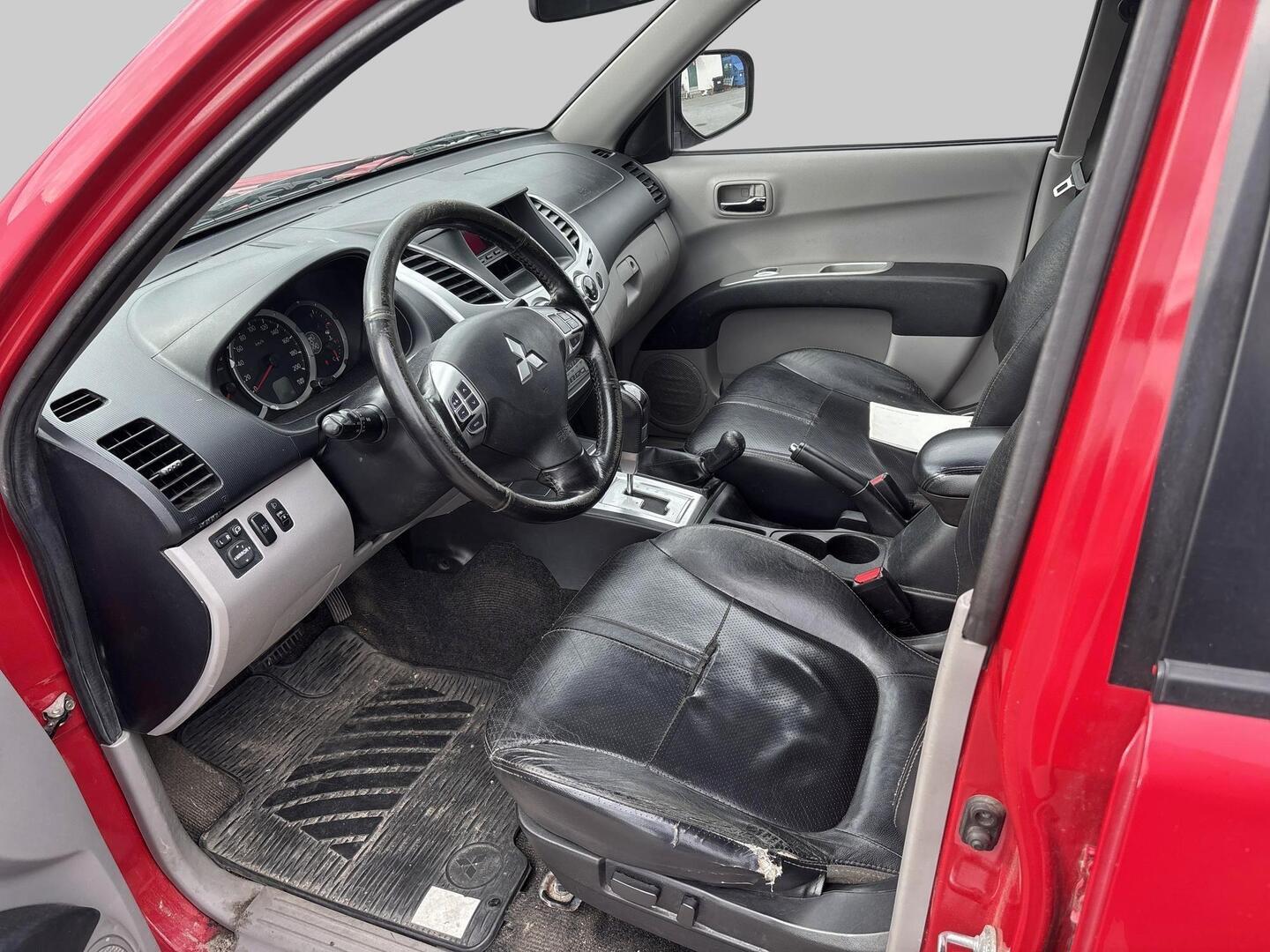 Mitsubishi L200 Double Cab 2,5 2012, kuva 3/3