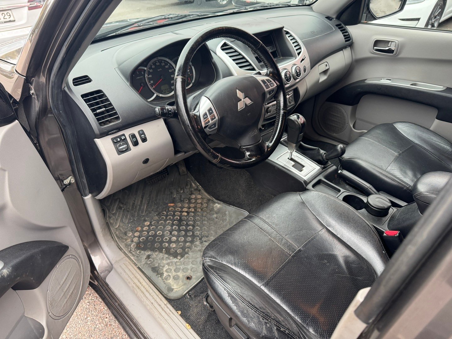Mitsubishi L200 2012, bild 3/3