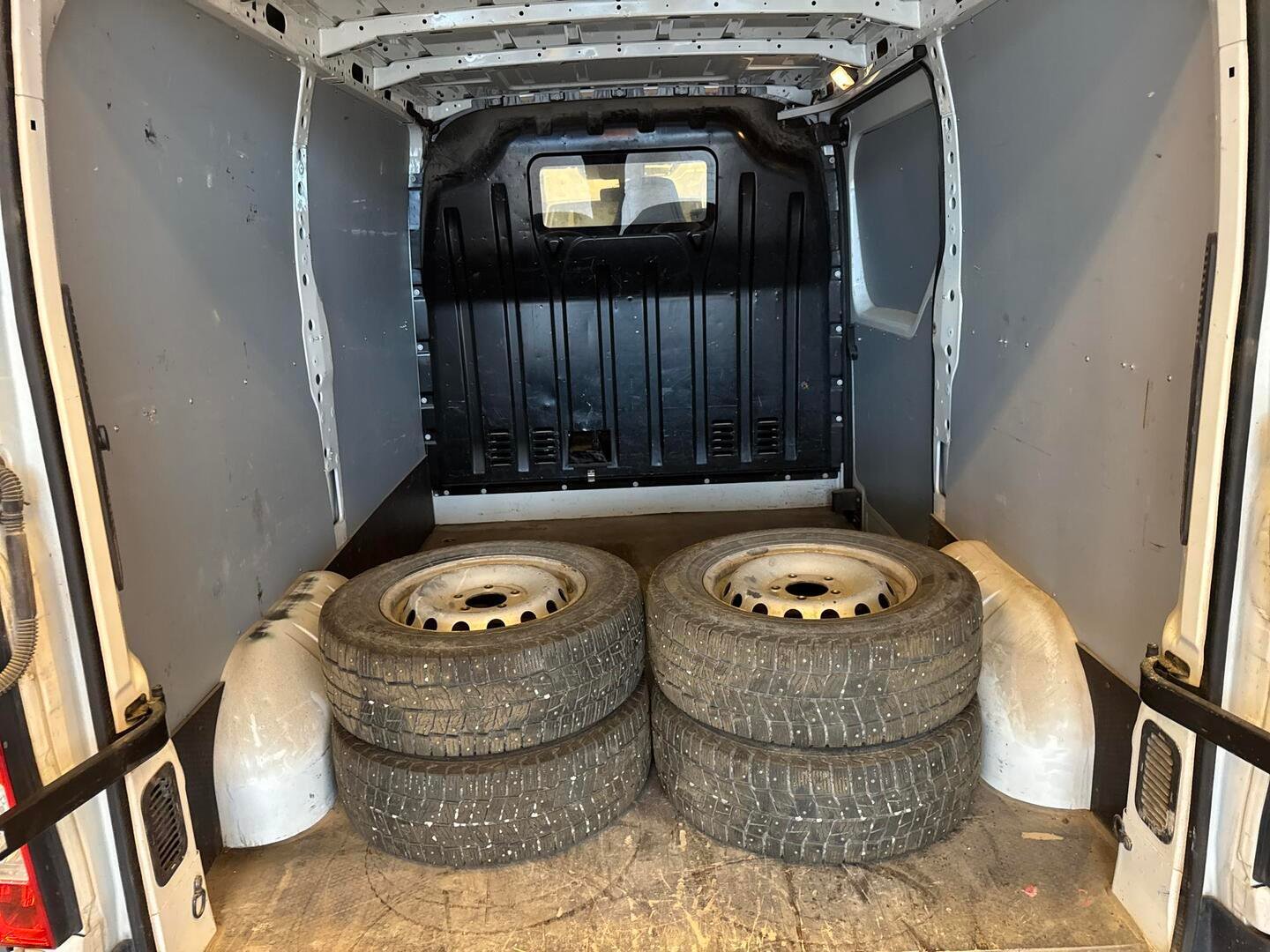 Nissan NV400 Van 2,3dCi 110 6M/T E5 L1H1 2016, kuva 4/4