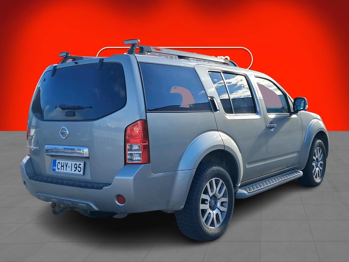 Nissan Pathfinder 2011, photo 2/3