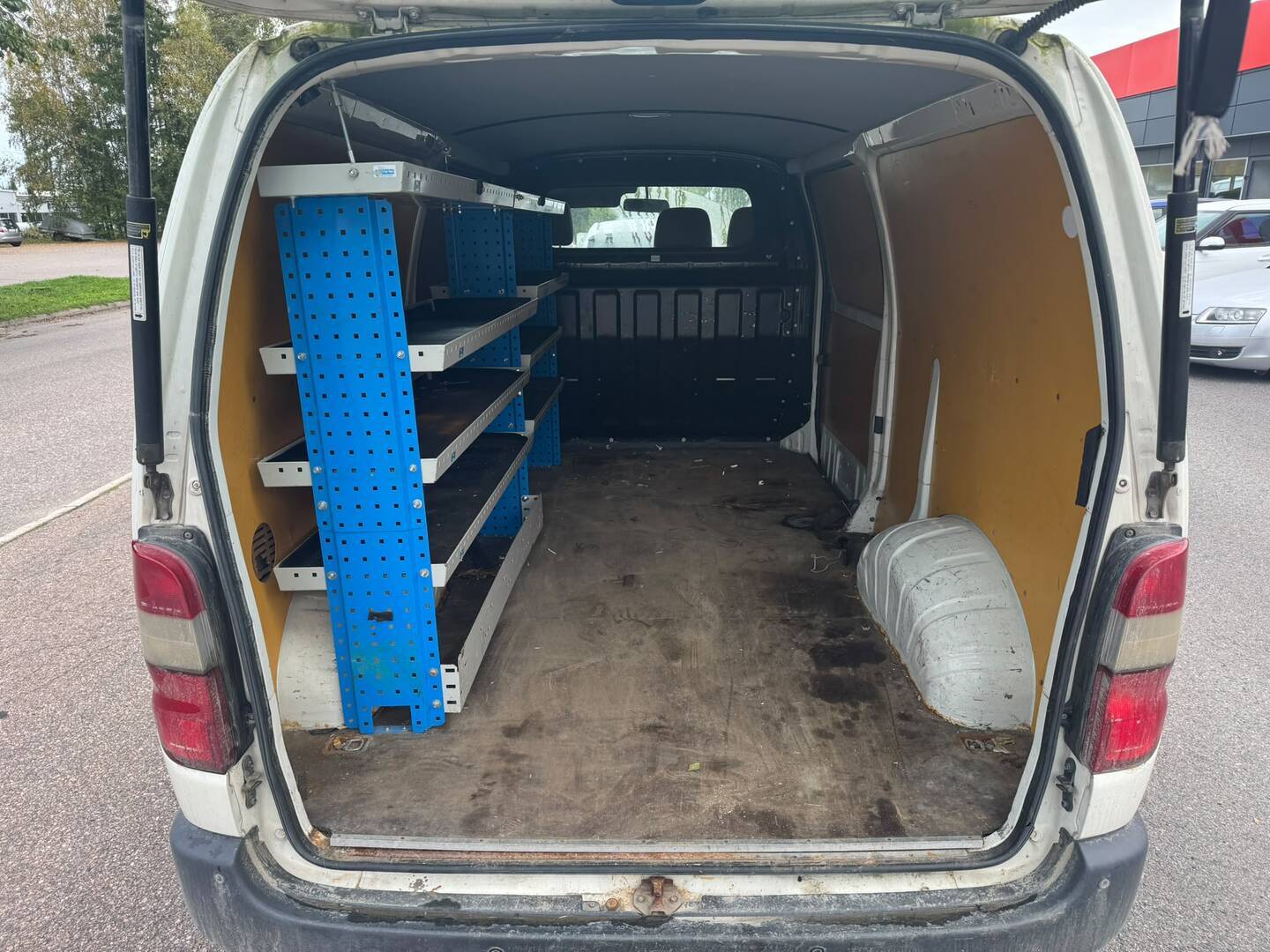 Toyota Hiace 2,5 D-4D 95 5ov pitkä 2010, kuva 4/19