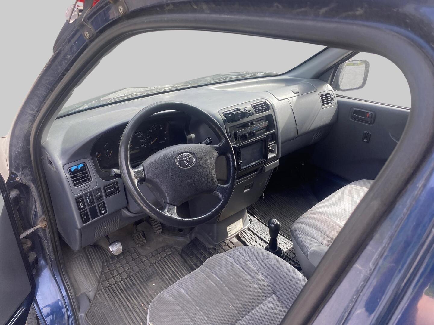 Toyota Hiace 2,5 D-4D 95 4ov pitkä 2007, kuva 3/3