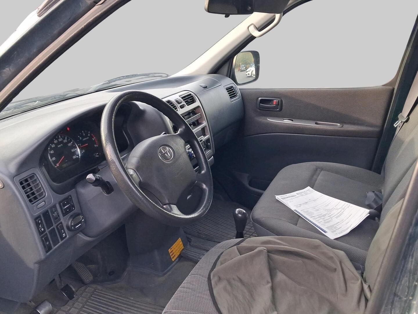 Toyota Hiace 2,5 D-4D 95 4ov pitkä 2010, bild 3/3