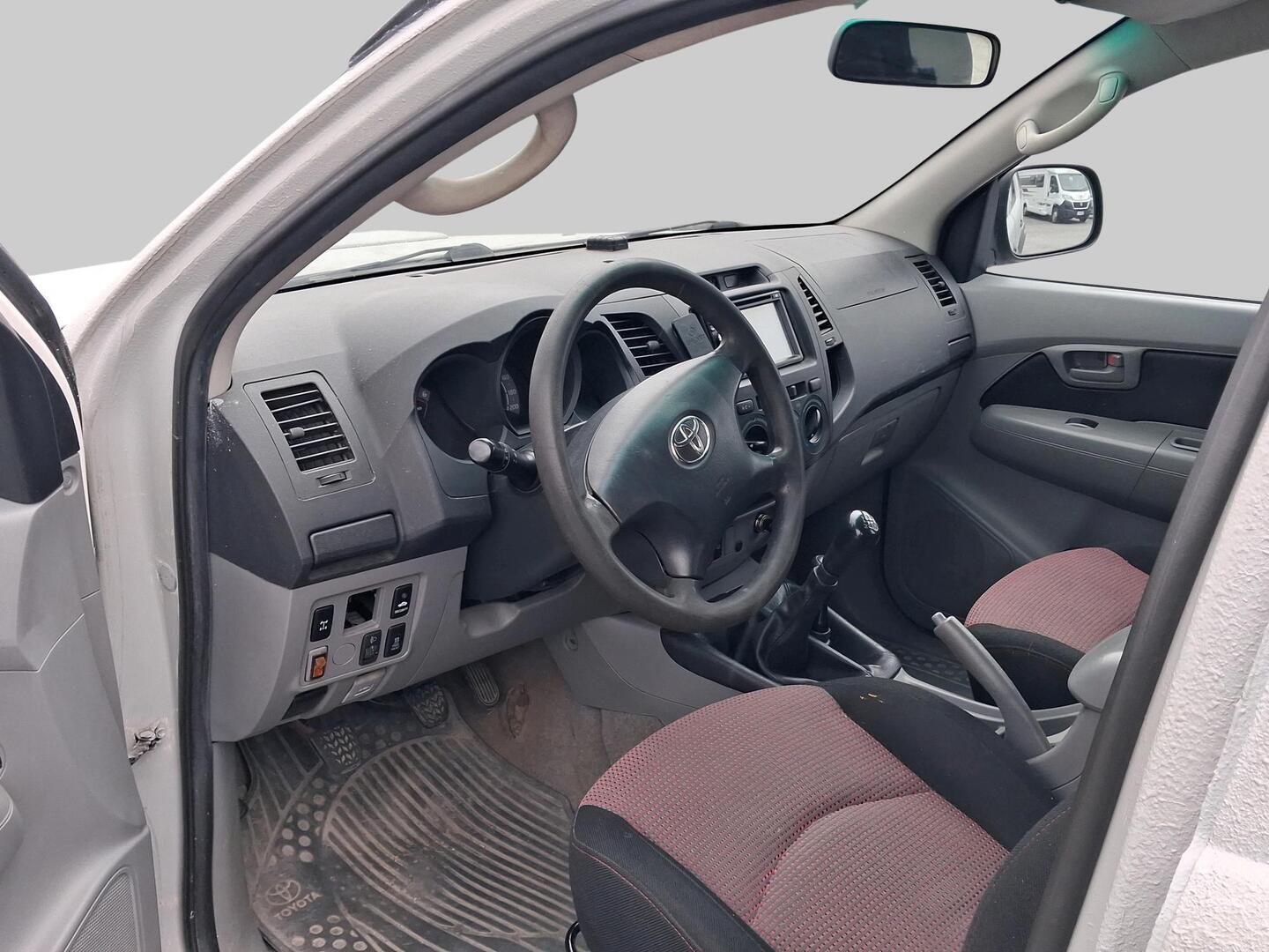 Toyota Hilux 2010, photo 3/3