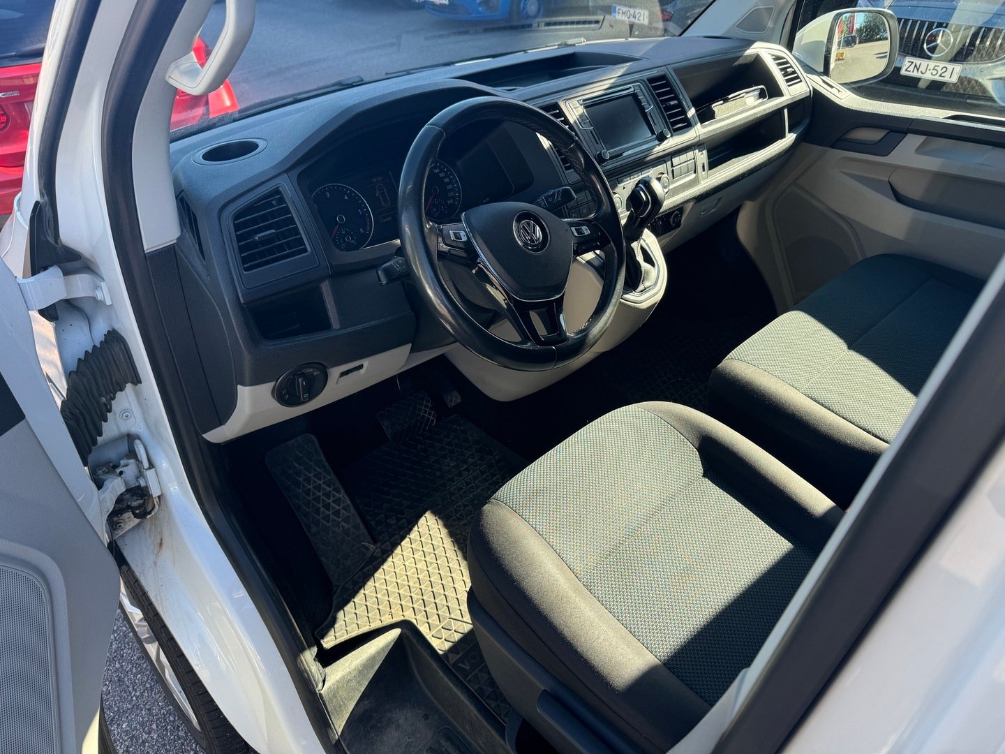 Volkswagen Transporter 2017, photo 3/3
